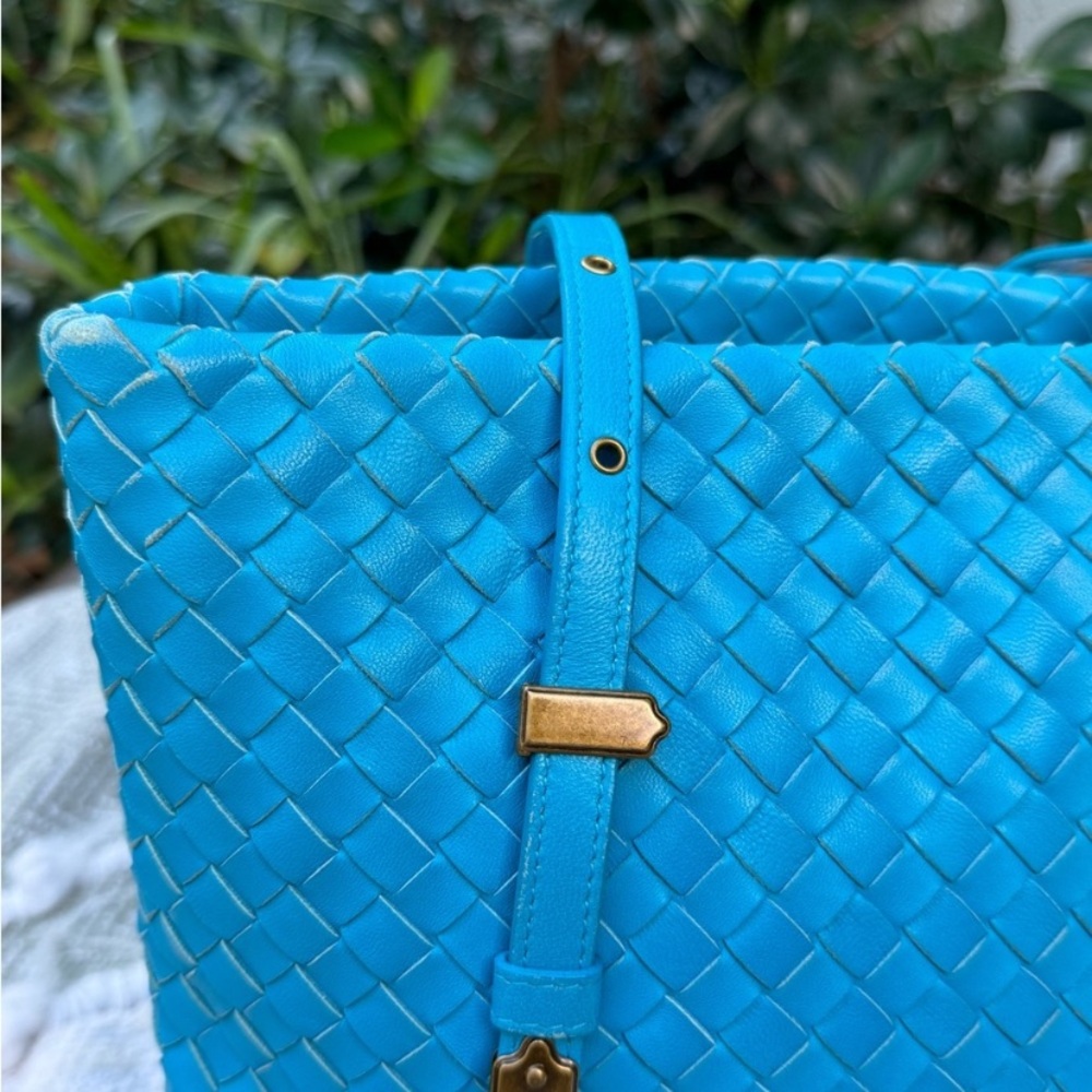 Authentic Bottega Veneta intrecciato Leather blue tote. Luxury Shoulder bag - Picture 7 of 16